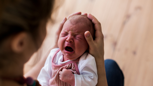 bebe llorando